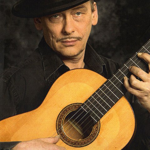 Felipe Sauvageon mit Gitarre